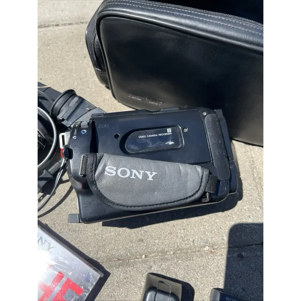 Sony Handycam CCD-TR416 Hi-8 Analog Video Camcorder Camera Bundle